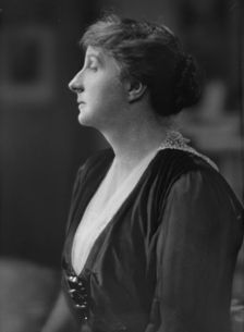 Platt, Charles, Mrs., portrait photograph, 1915. Creator: Arnold Genthe