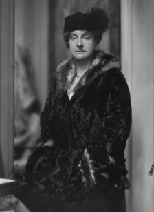 Platt, Charles, Mrs., portrait photograph, 1915. Creator: Arnold Genthe