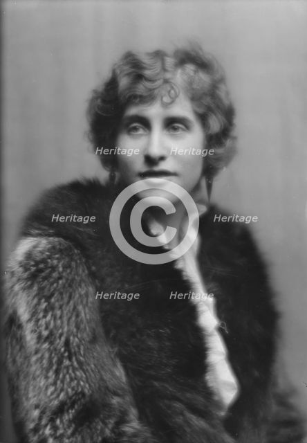 Plimpton, Albert, Mrs., portrait photograph, 1913 Dec. 18. Creator: Arnold Genthe.