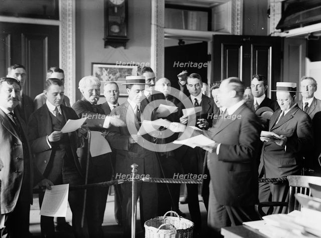 Press Correspondents with Howard Banks of Navy Dept., 1914. Creator: Harris & Ewing.