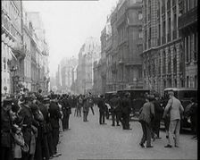 Press Waiting for Charles Lindbergh and Anne Morrow Lindbergh, 1927. Creator: British Pathe Ltd