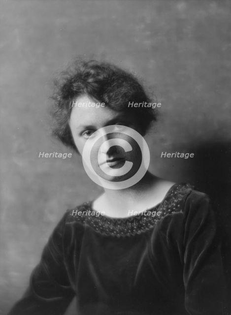Preston, Evelyn, Miss, portrait photograph, 1916. Creator: Arnold Genthe.
