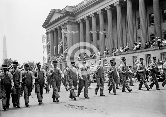 Preparedness Parade - Workmen, 1916. Creator: Harris & Ewing.