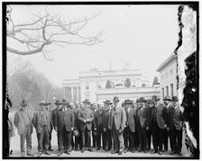 Pres. Wilson and Agriculture Advisory Committee, between 1910 and 1920. Creator: Harris & Ewing