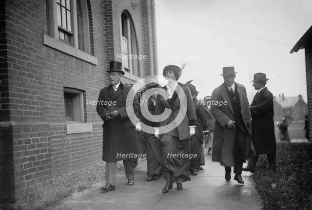 Pres. Wilson & Eleanor return from White Sulphur, 4/20/14, 1914. Creator: Bain News Service.
