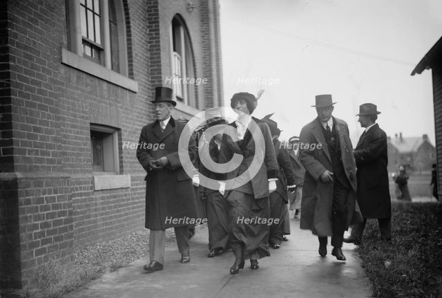 Pres. Wilson & Eleanor return from White Sulphur, 4/20/14, 1914. Creator: Bain News Service.