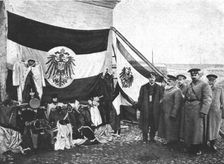 Prevoyance; Une prevoyance qui trahit la premeditation: uniformes et drapeaux allemands..., 1914. Creator: Unknown