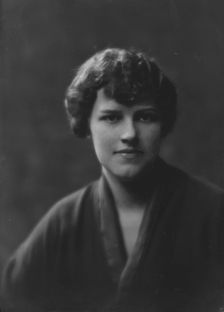 Price, D.W., Miss, portrait photograph, 1917 May 25. Creator: Arnold Genthe