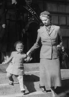 Princess Sibylla of Sweden returns from a trip abroad, 30 April 1949