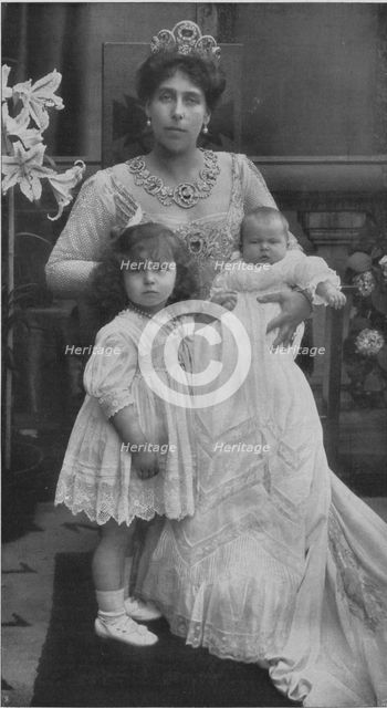 Princess Victoria Melita of Saxe-Coburg and Gotha with her daughters Maria and Kira, c. 1907.