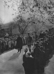 Printemps d'Alsace; les ecoliers d'un village ranges sur le passage du President de la.... , 1916. Creator: Unknown