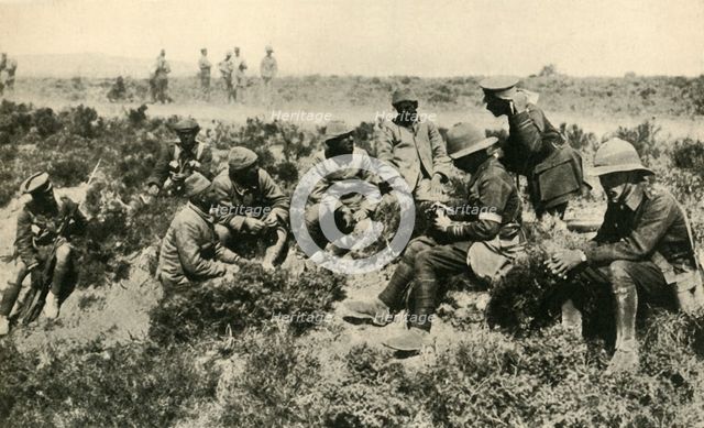 'Prisoners of War: interrogating captured Turks', First World War, c1917-1918, (c1920). Creator: Unknown.