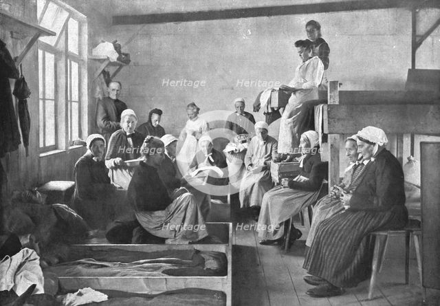 'Prisonnieres; Vielles femmes de la commune du Ban-de-Sapt, dans les Vosges, emmenees.... Creator: Unknown.