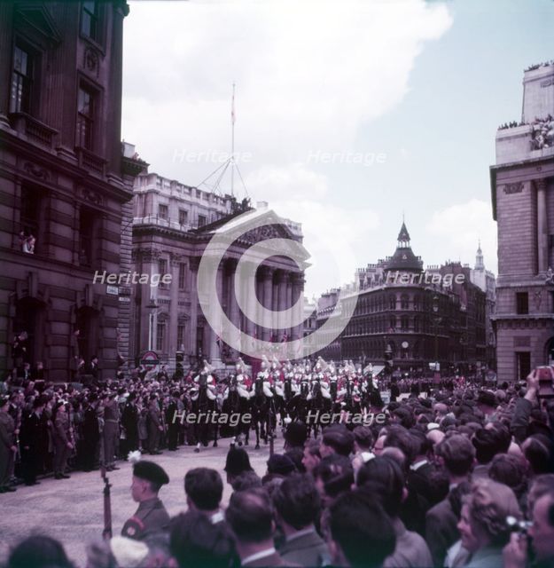Proclamation - Honourable Artillery Company arriving, Mansion House, City of London, 1952.  Creator: Arthur Charles Kirby Ware.