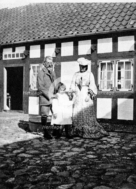 Professor Tuxen and his family, Skagen, Denmark, 1908.Artist: Queen Alexandra