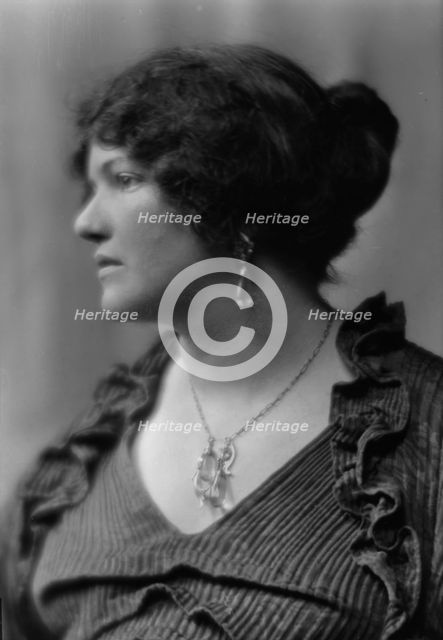 Putnam, Nina Wilcox, Mrs., portrait photograph, 1913. Creator: Arnold Genthe.
