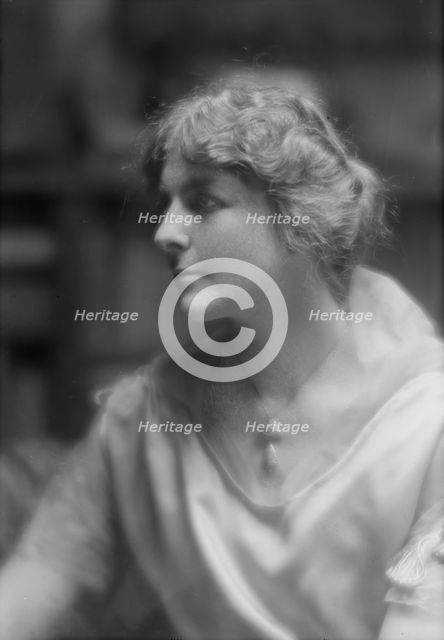 Putnam, L.D., Miss, portrait photograph, 1915 July. Creator: Arnold Genthe.