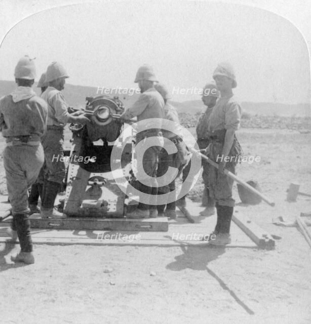 Putting a shell into a siege train gun at the Modder River, South Africa, Boer War, 1900. Artist: Underwood & Underwood