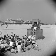Punch and Judy show, Great Yarmouth, Norfolk, 1948. Artist: Hallam Ashley