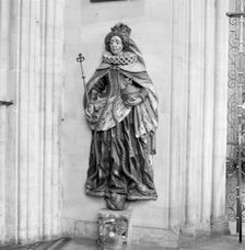 Queen Elizabeth I statue, St Mary Redcliffe Church, Bristol, 1945. Artist: Eric de Maré