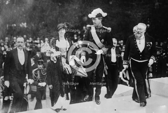 Queen & King of Belg. [i.e., Belgium] opening Ghent Exposition - Mayor Braunn [i.e., Braun], 1913. Creator: Bain News Service.