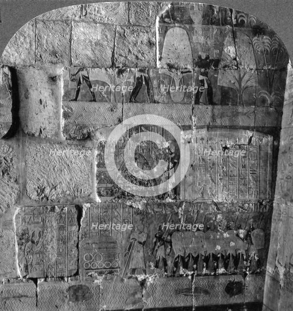 'Queen Makere's expedition to East Africa - reliefs carved at Der-el-Bahri, Thebes, Egypt', 1905.Artist: Underwood & Underwood