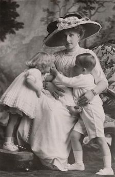 Queen Victoria of Spain with Prince Alfonso, Princess Maria Christina and Princess Beatrice, 1911. Creator: Frank Arthur Swaine