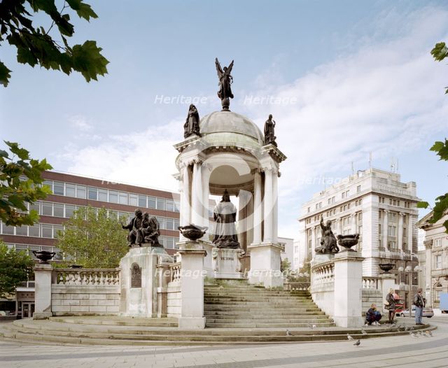 Queen Victoria Monument, Liverpool, Merseyside, 1998. Artist: K Buck