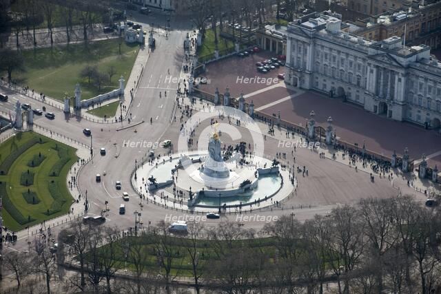 Queen Victoria Memorial outside Buckingham Palace, Westminster, London, 2015. Artist: Damian Grady.