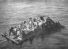 Quelques drames sur mer; un radeau de naufrages du croiseur auxiliaire "Gallia" torpille le 4 octob Creator: Unknown