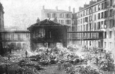 Quelques Points de Chute; Cour du ministere de la Guerre ou des baraquements ont..., 1918. Creator: Unknown