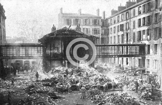 'Quelques Points de Chute; Cour du ministere de la Guerre ou des baraquements ont..., 1918. Creator: Unknown.