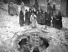 Quelques Points de Chute; Rue de Lille, 101, devant l'ambassade d'Allemagne: torpille..., 1918. Creator: Unknown