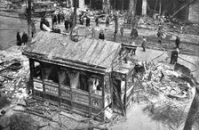 Quelques Points de Chute; Rue de Rivoli, no 14: torpille d,avion de 300 kilos, le 12 avril...1918. Creator: Unknown