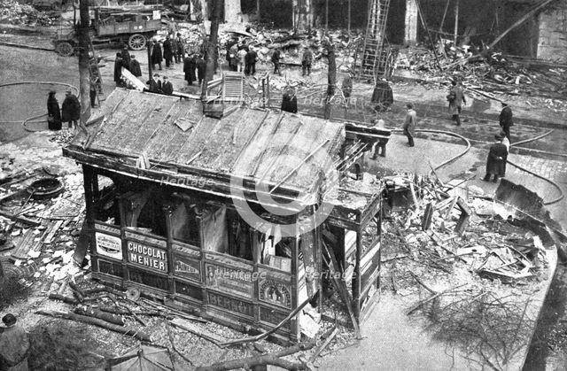 'Quelques Points de Chute; Rue de Rivoli, no 14: torpille d,avion de 300 kilos, le 12 avril...1918. Creator: Unknown.