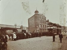 Queue of people at a bus stop in the Blackfriars Road, London, 1906