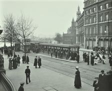 Queue of people at Blackfriars Tramway shelter, London, 1912