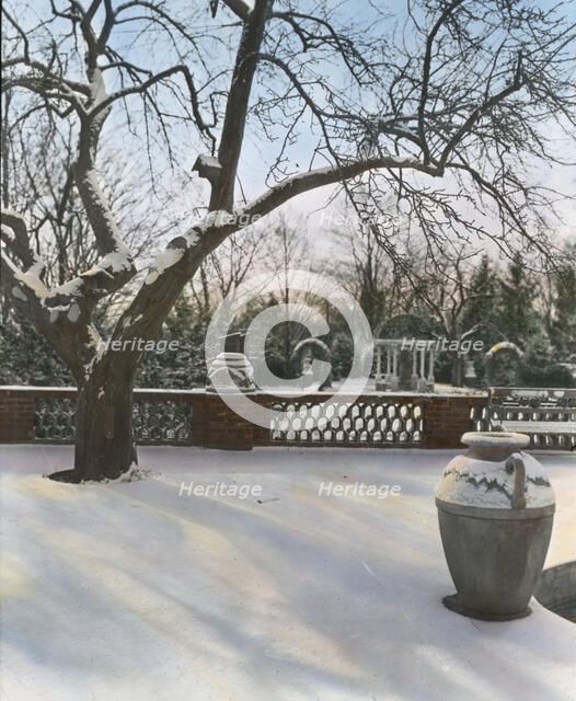 "Quiet Corner," John Wesley Baxter house, Dublin and Hill Roads, Greenwich, Connecticut, 1920. Creator: Frances Benjamin Johnston.