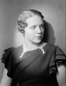 Quinn, Frances - Portrait, 1933. Creator: Harris & Ewing