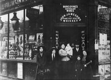 R Frumkin Wine Shop, Commercial Street, London, 1910. Creator: Unknown