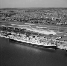 RMS Mauretania at the New Docks (Western Docks), Southampton, Hampshire, 1949. Artist: Aerofilms