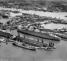 RMS Queen Mary in Ocean Dock, Southampton, Hampshire, 1946. Artist: Aerofilms