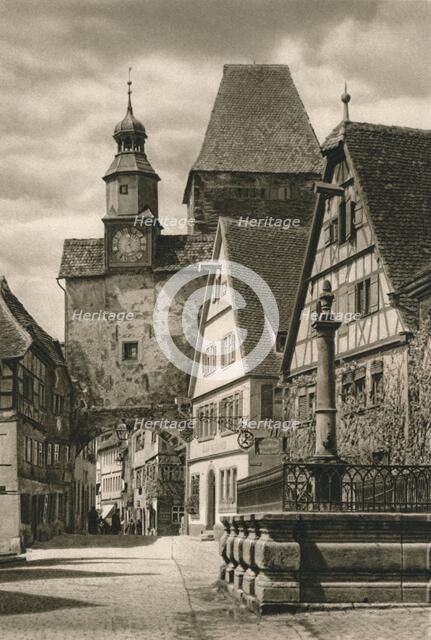 'Rothenburg o. d. T. - Roderbogen - Markusturm', 1931. Artist: Kurt Hielscher.