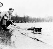 Round Pond, Kensington Gardens, London, c1950. Creator: Henry Grant