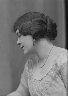Rowan, Jeanne, Miss, portrait photograph, 1915 Jan. 9. Creator: Arnold Genthe