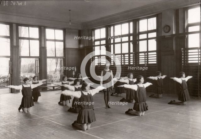 Rowntree girls in an indoor gymnastic class, 1930. Artist: Unknown