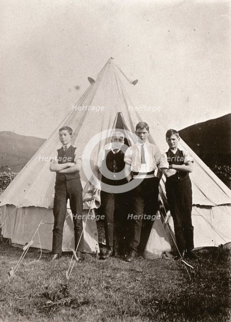 Rowntrees boys camp, 1912. Artist: Unknown