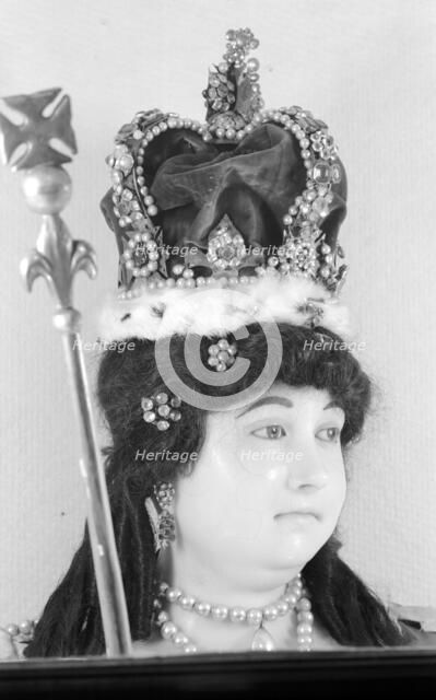 Royal funeral effigy of Queen Anne, Westminster Abbey, London, 1945-1980. Artist: Eric de Maré