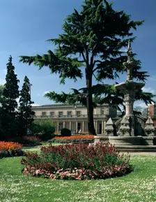 Royal Pump Room and Baths from Jephson Gardens, Leamington Spa, Warwickshire. Creator: Peter Thompson