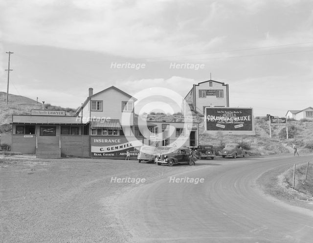Road which crosses the highway and leads from Coulee city, Grant County, Washington, 1939. Creator: Dorothea Lange.